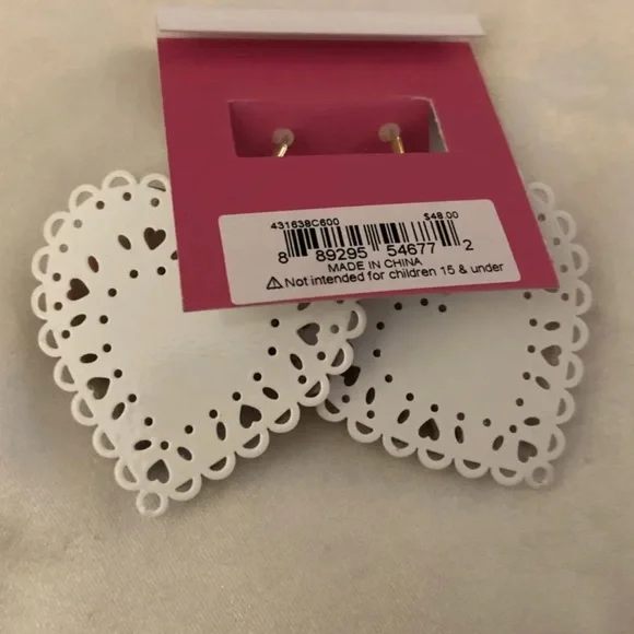 Betsey Johnson White Heart Shaped Candy Box Drop Earrings Strawberries & Bow - Picture 2 of 2